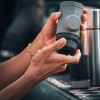 Przenośny podróżny ekspres do kawy mielonej Wacaco Minipresso GR2 zielony