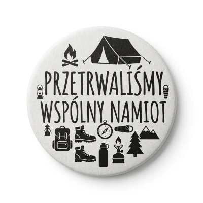 Przypinka turystyczna Mohilo Przetrwaliśmy wspólny namiot 58mm