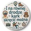 Przypinka turystyczna i na prostej drodze skrecic kark mozna.webp