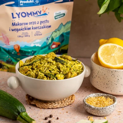 Liofilizat Lyommy Makaron orzo z pesto i wegańskim kurczakiem 500g