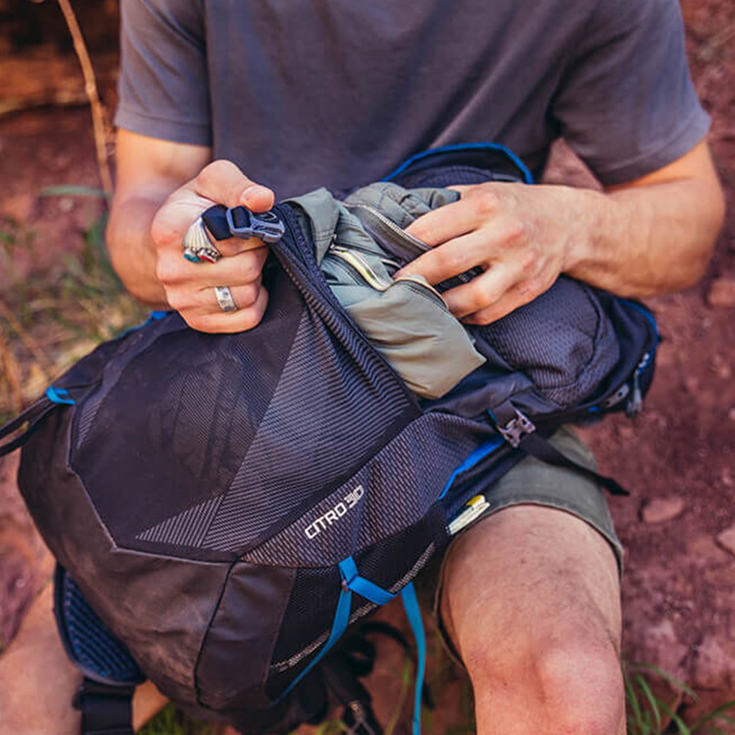 Gregory Citro Rucksack 24L - Volt Blue, Mit Regenschutz & Belüfteter Rückenplatte